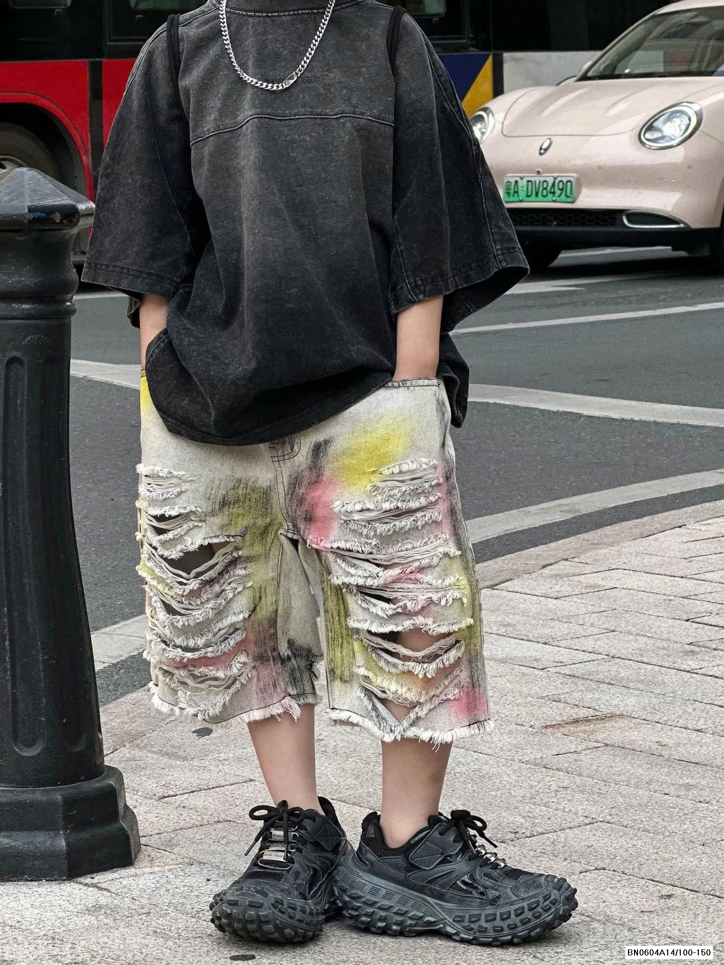 ÁO ĐEN MIX SHORT JEANS RÁCH