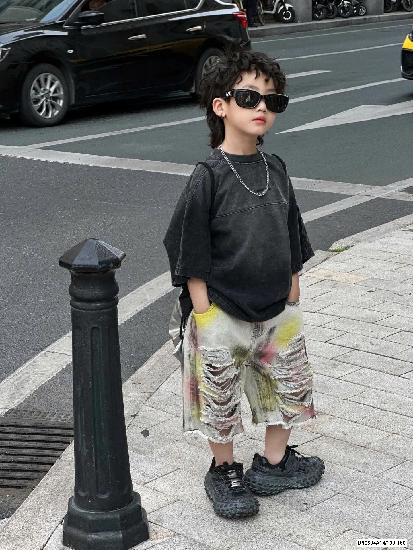 ÁO ĐEN MIX SHORT JEANS RÁCH