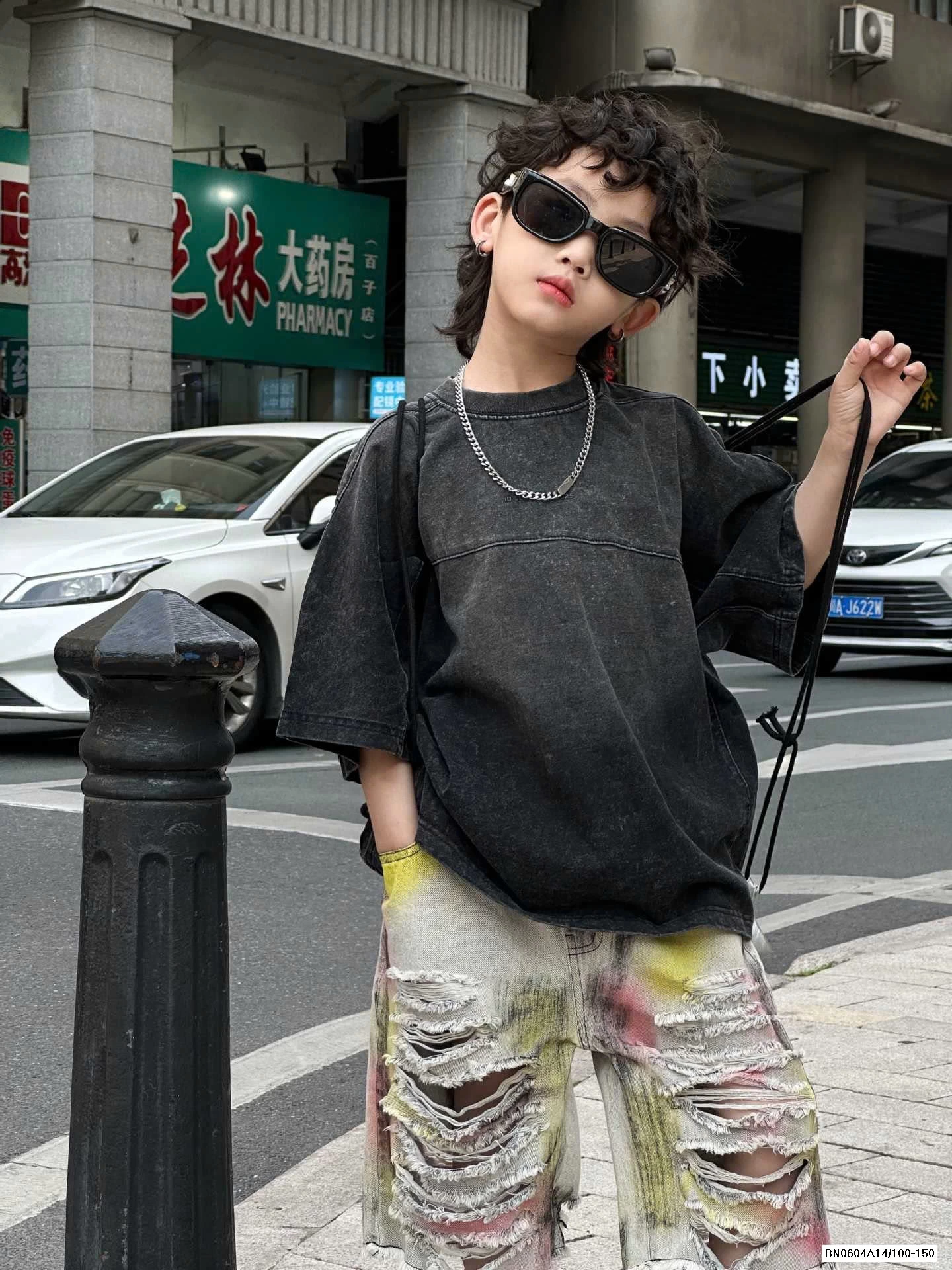 ÁO ĐEN MIX SHORT JEANS RÁCH