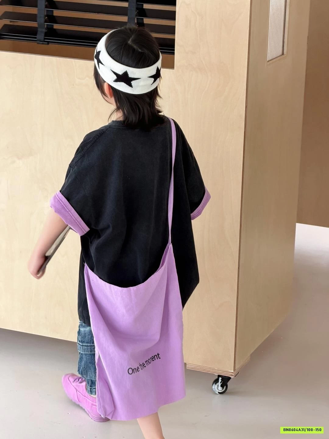 ÁO THUN ĐEN IN CHỮ CÁ TÍNH