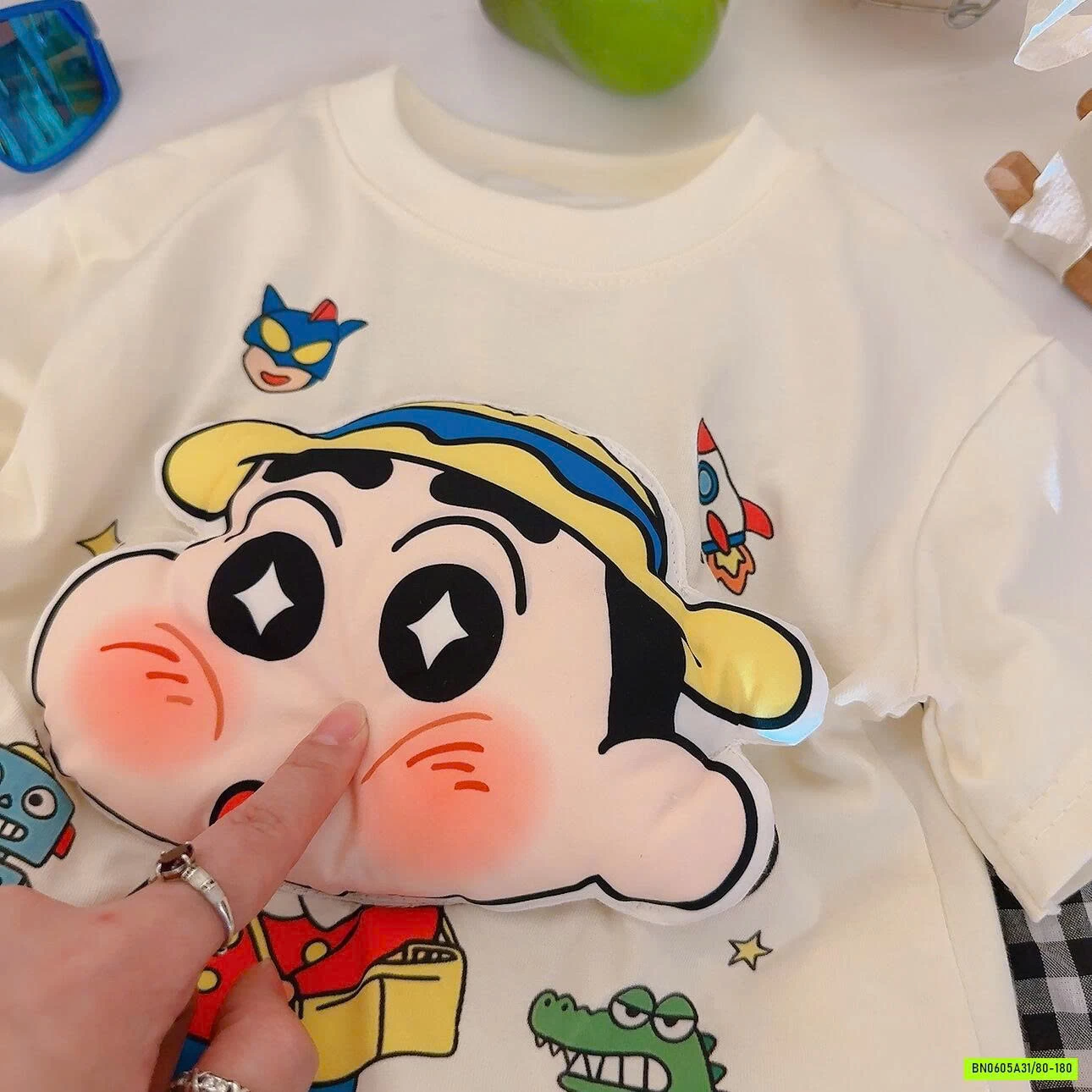 ÁO SHINCHAN CẬU BÉ BÚT CHÌ MỚI