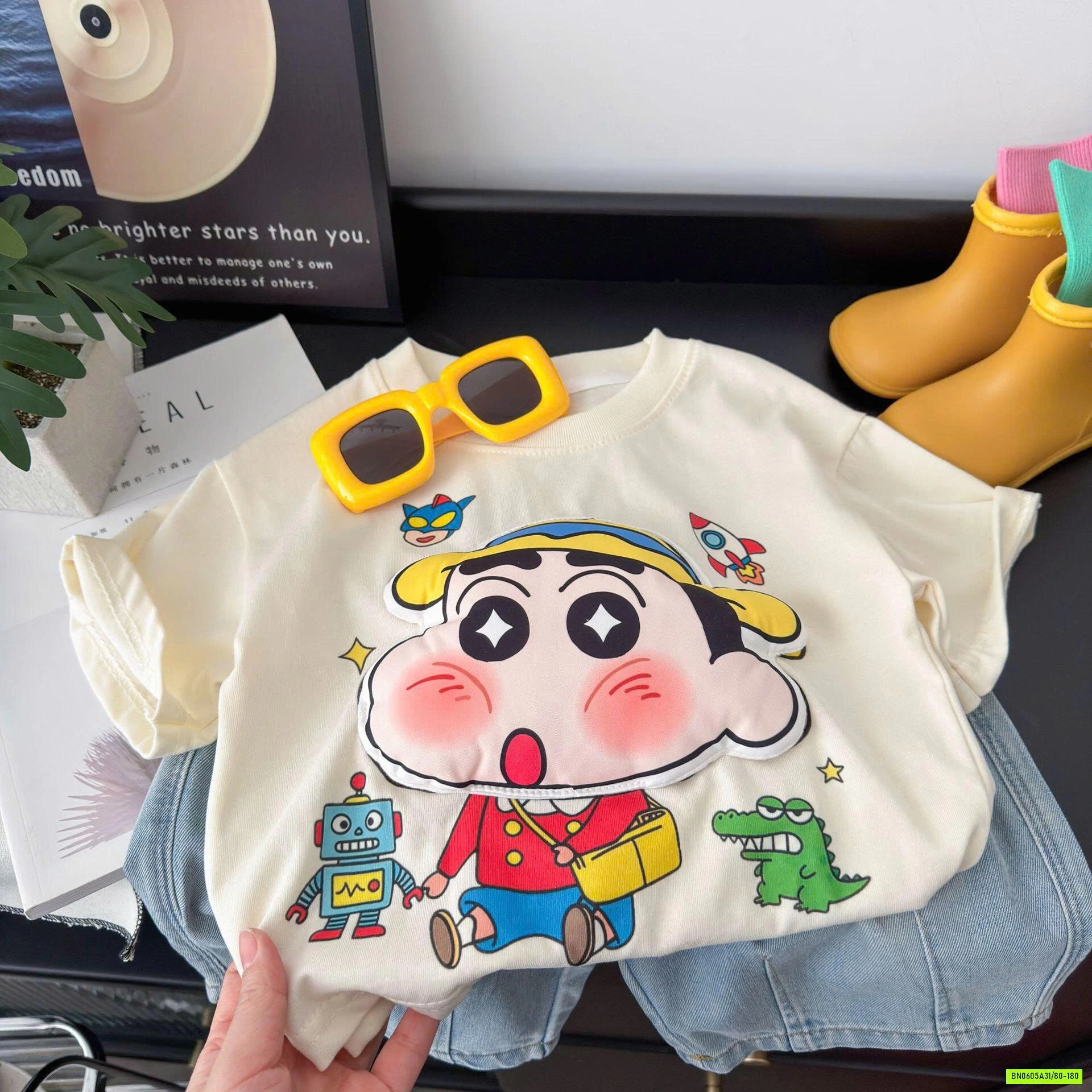 ÁO SHINCHAN CẬU BÉ BÚT CHÌ MỚI