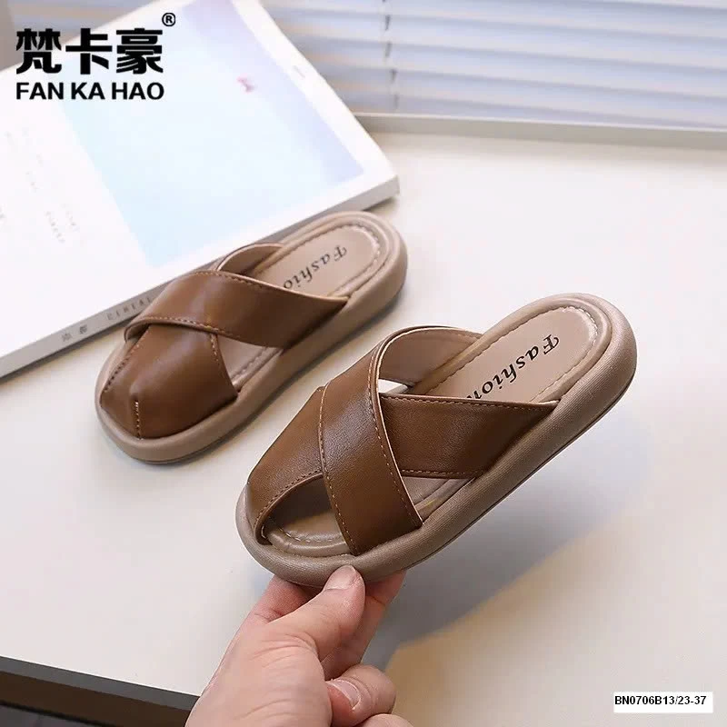 DÉP LÊ BIT MŨI QUAI CHÉO