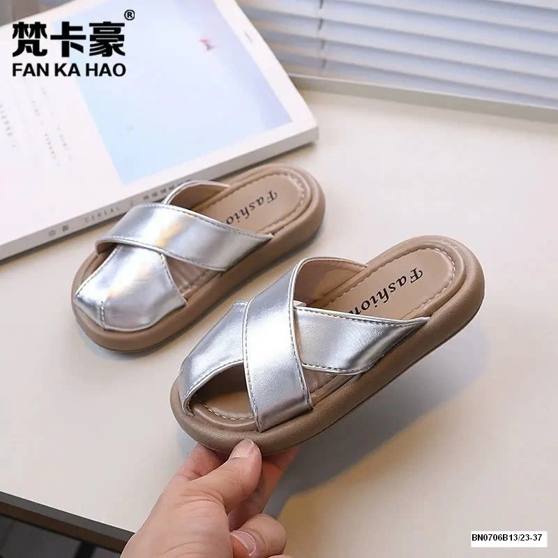 DÉP LÊ BIT MŨI QUAI CHÉO