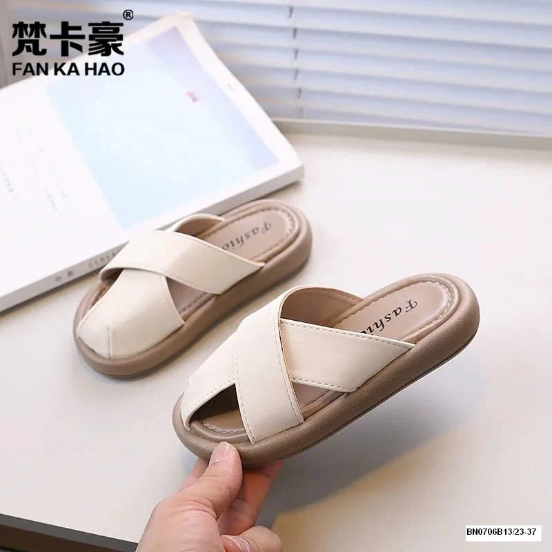 DÉP LÊ BIT MŨI QUAI CHÉO