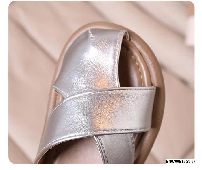 DÉP LÊ BIT MŨI QUAI CHÉO