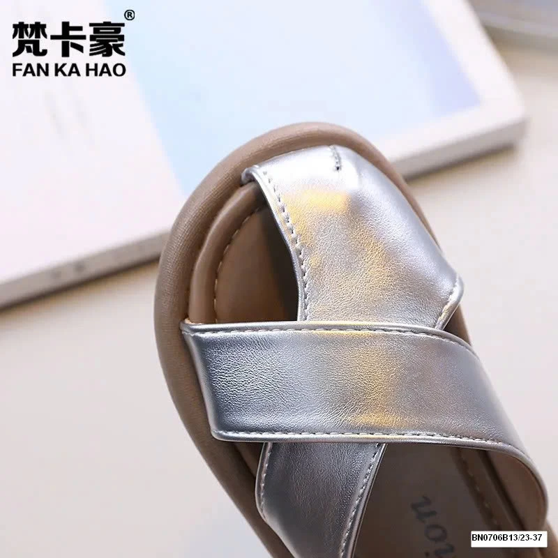 DÉP LÊ BIT MŨI QUAI CHÉO