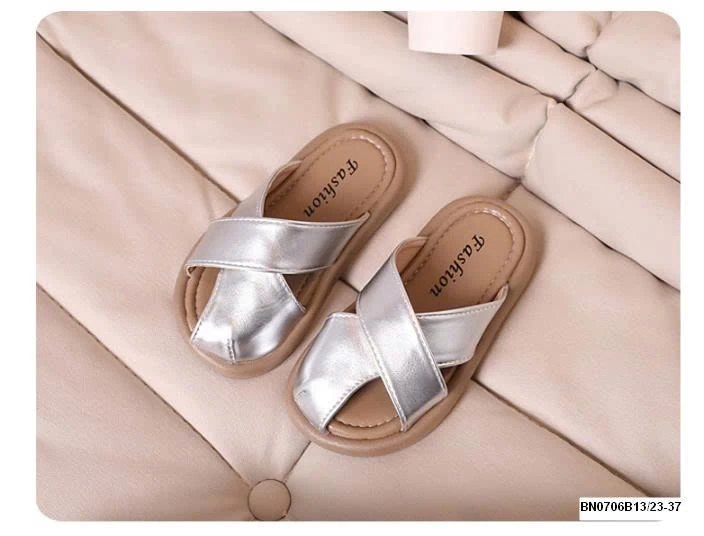 DÉP LÊ BIT MŨI QUAI CHÉO