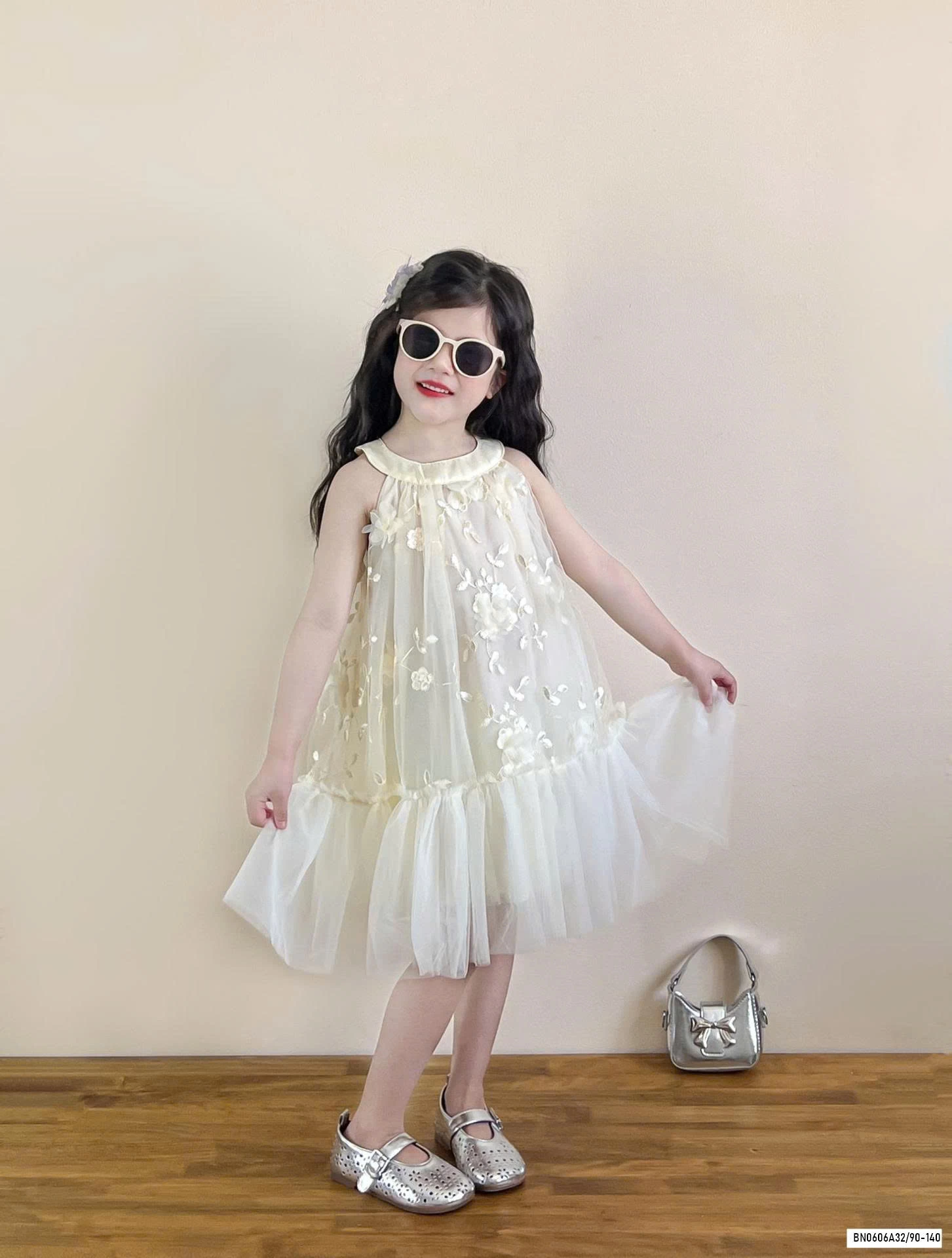 MAXI VOAN CỔ YẾM THÊU HOA