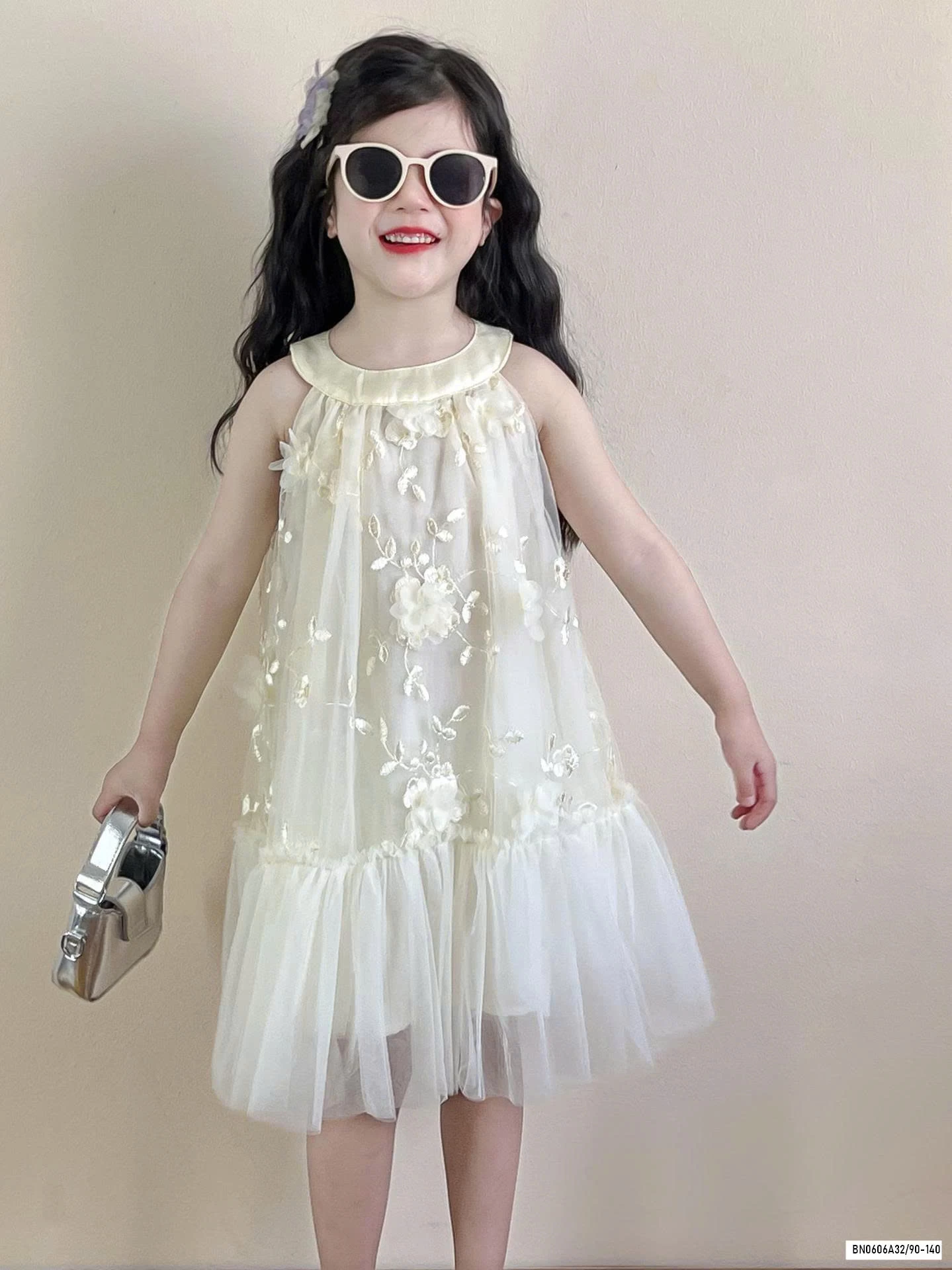 MAXI VOAN CỔ YẾM THÊU HOA