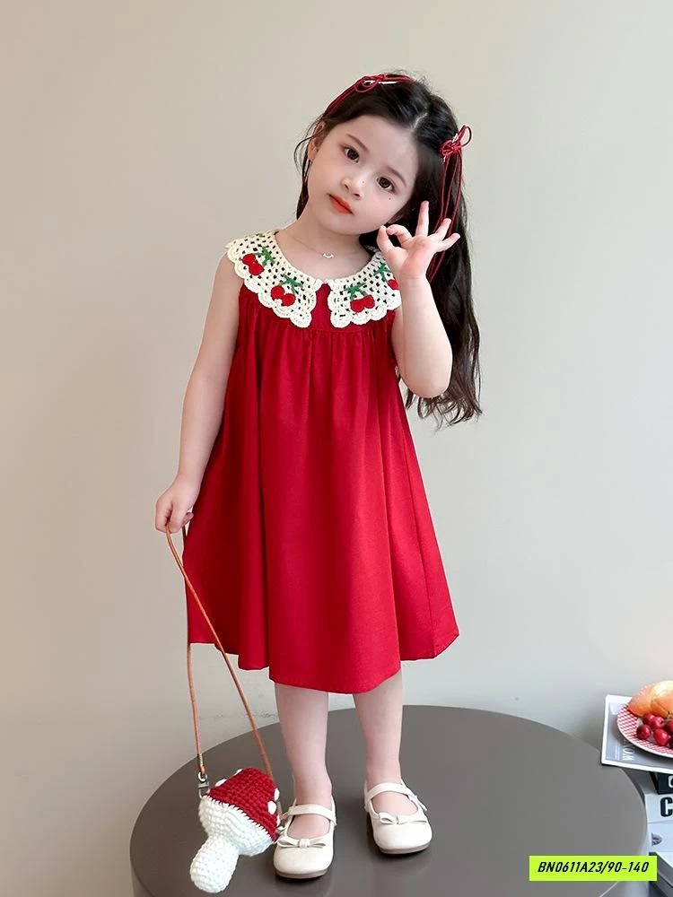 ĐẦM ĐỎ SÁT NÁCH CỔ THÊU DÂU TÂY