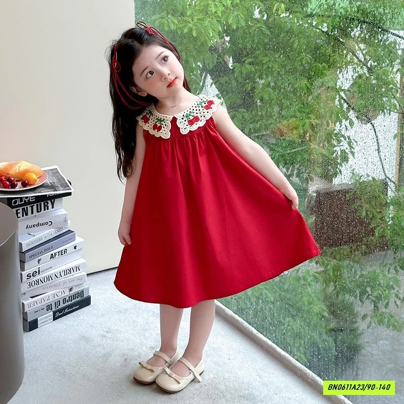 ĐẦM ĐỎ SÁT NÁCH CỔ THÊU DÂU TÂY