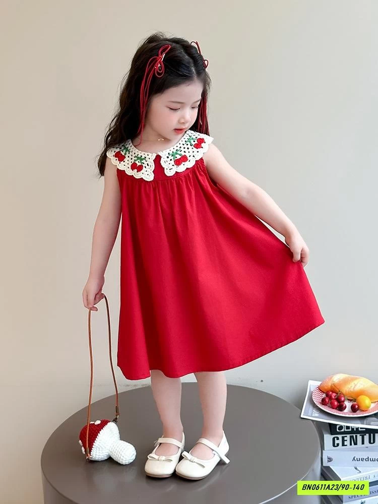 ĐẦM ĐỎ SÁT NÁCH CỔ THÊU DÂU TÂY