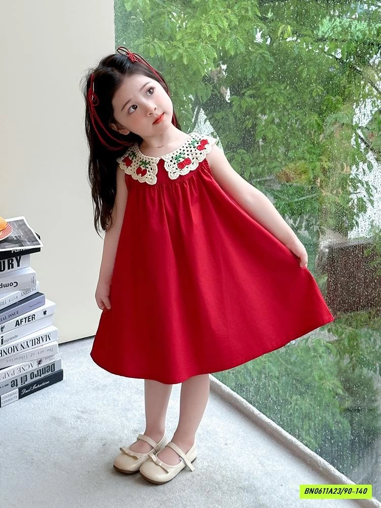 ĐẦM ĐỎ SÁT NÁCH CỔ THÊU DÂU TÂY