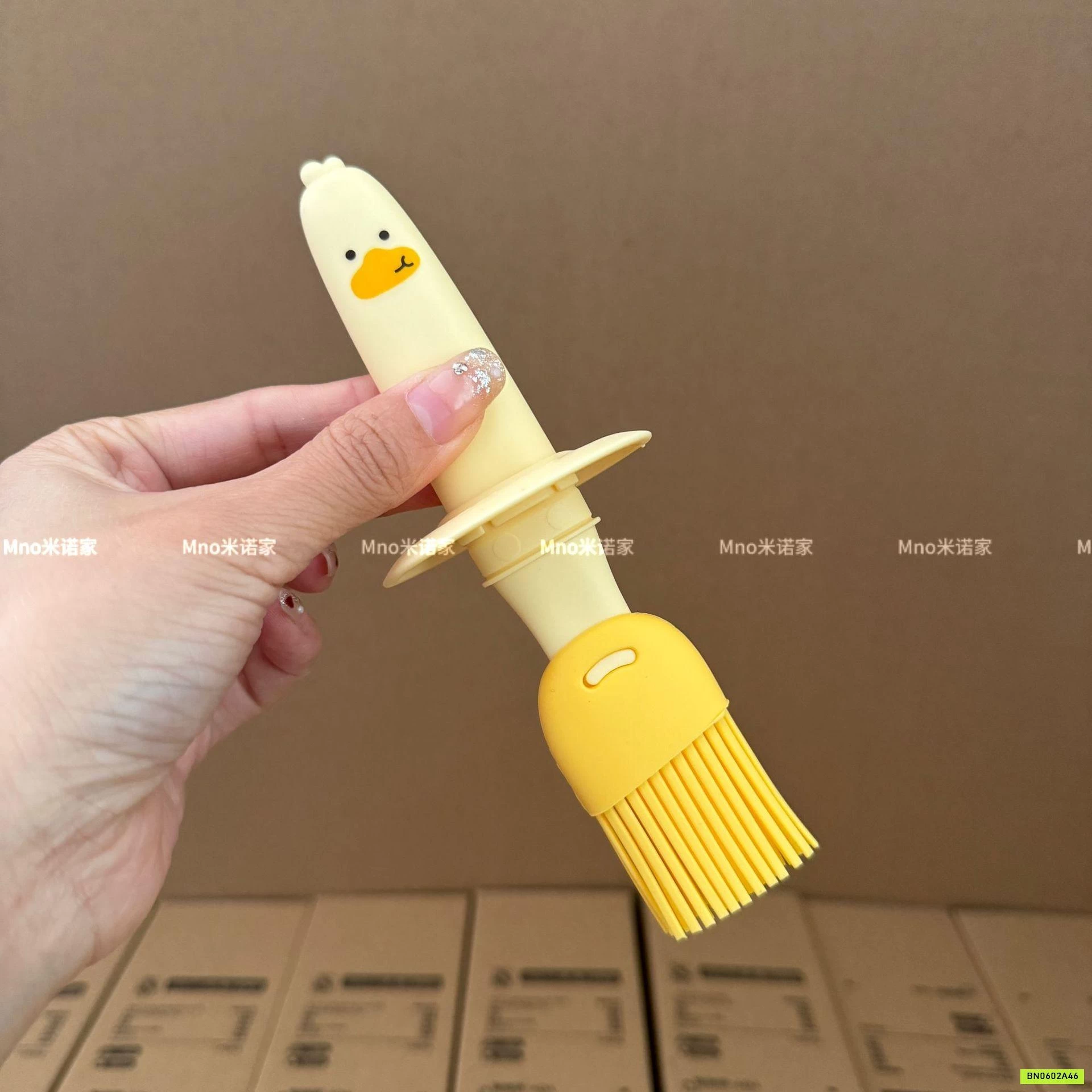 CHAI PHẾT DẦU SILICON VỊT VÀNG