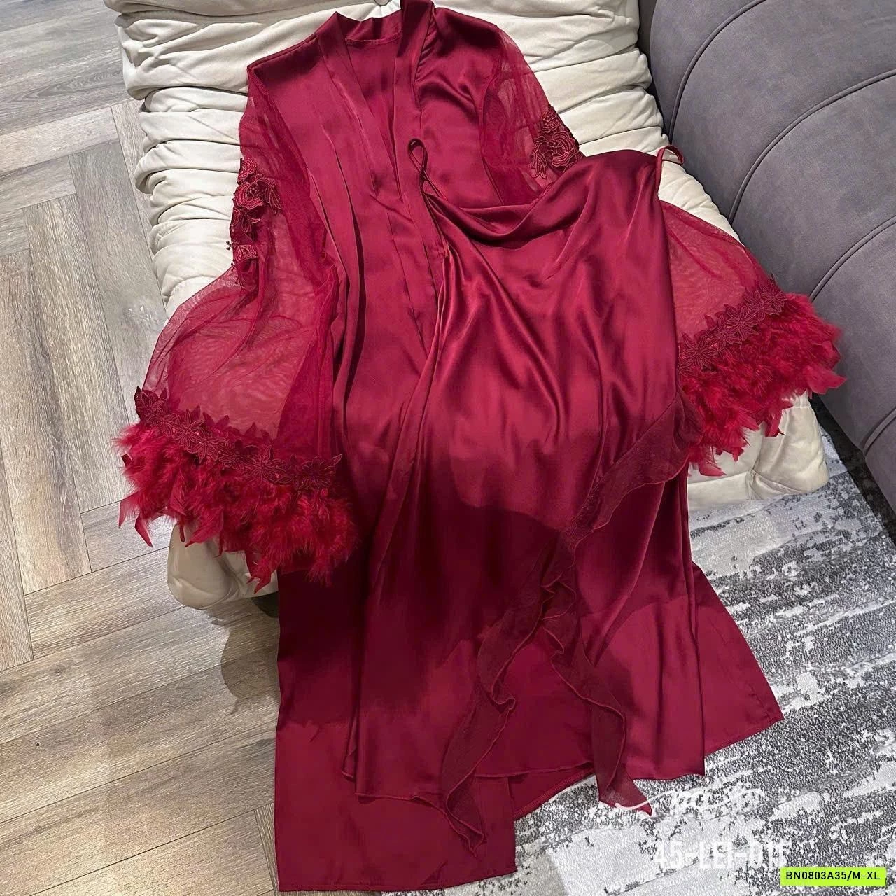 SÉT VÁY NGỦ LỤA 2 DÂY KÈM ÁO CHOÀNG