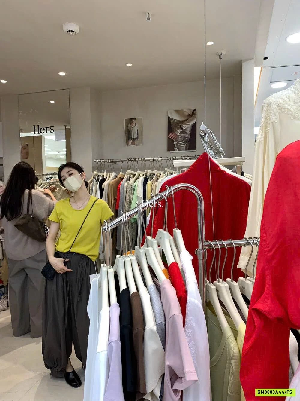 ÁO THUN VIỀN CỔ HER GIẢ 2 LỚP