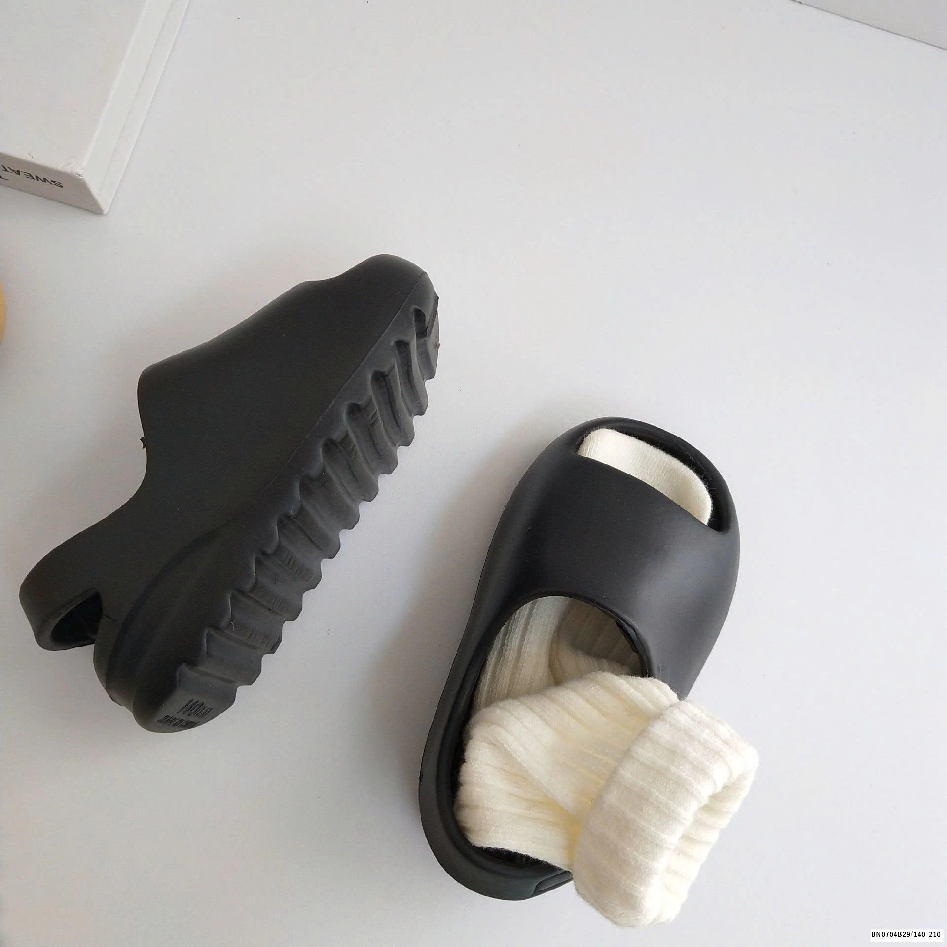 DÉP NHỰA ĐÚC QUAI DÁN