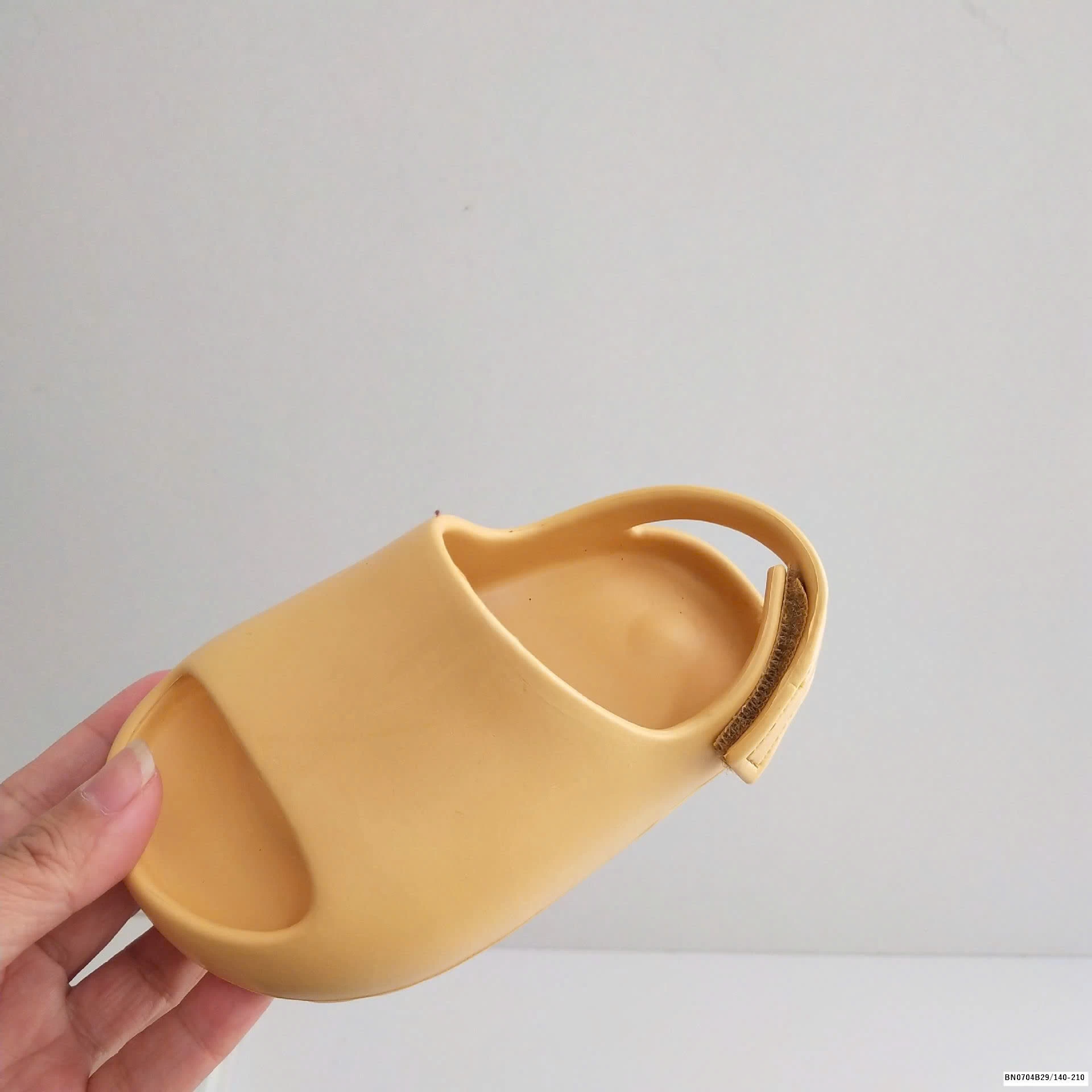 DÉP NHỰA ĐÚC QUAI DÁN