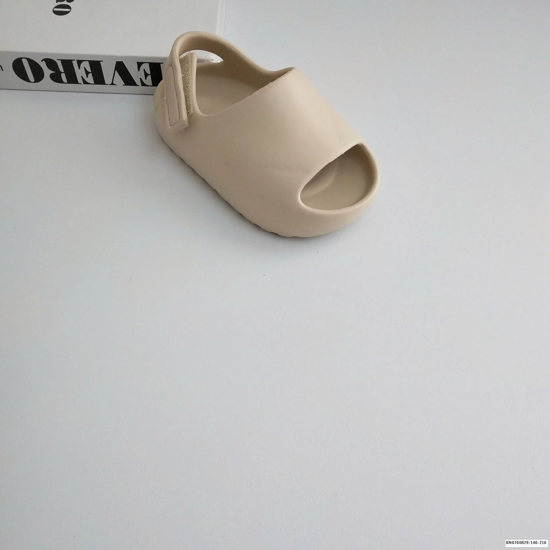 DÉP NHỰA ĐÚC QUAI DÁN