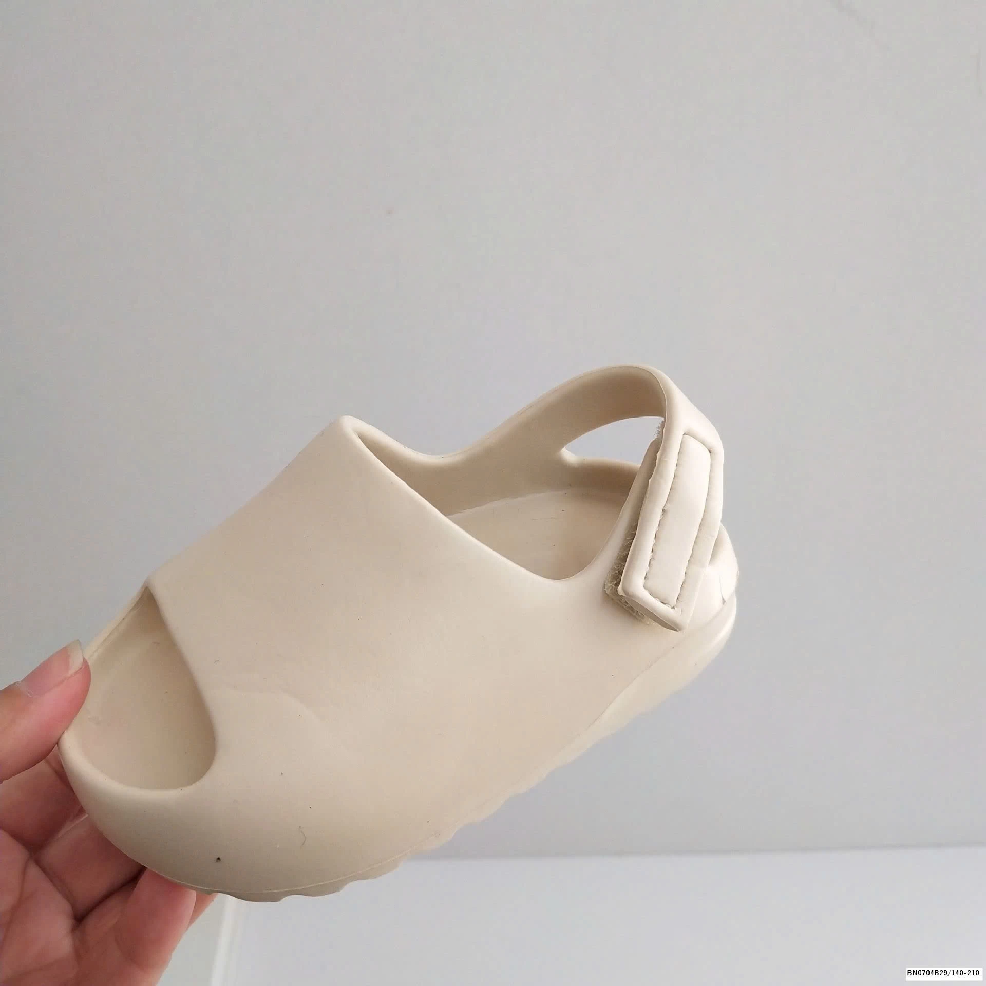 DÉP NHỰA ĐÚC QUAI DÁN