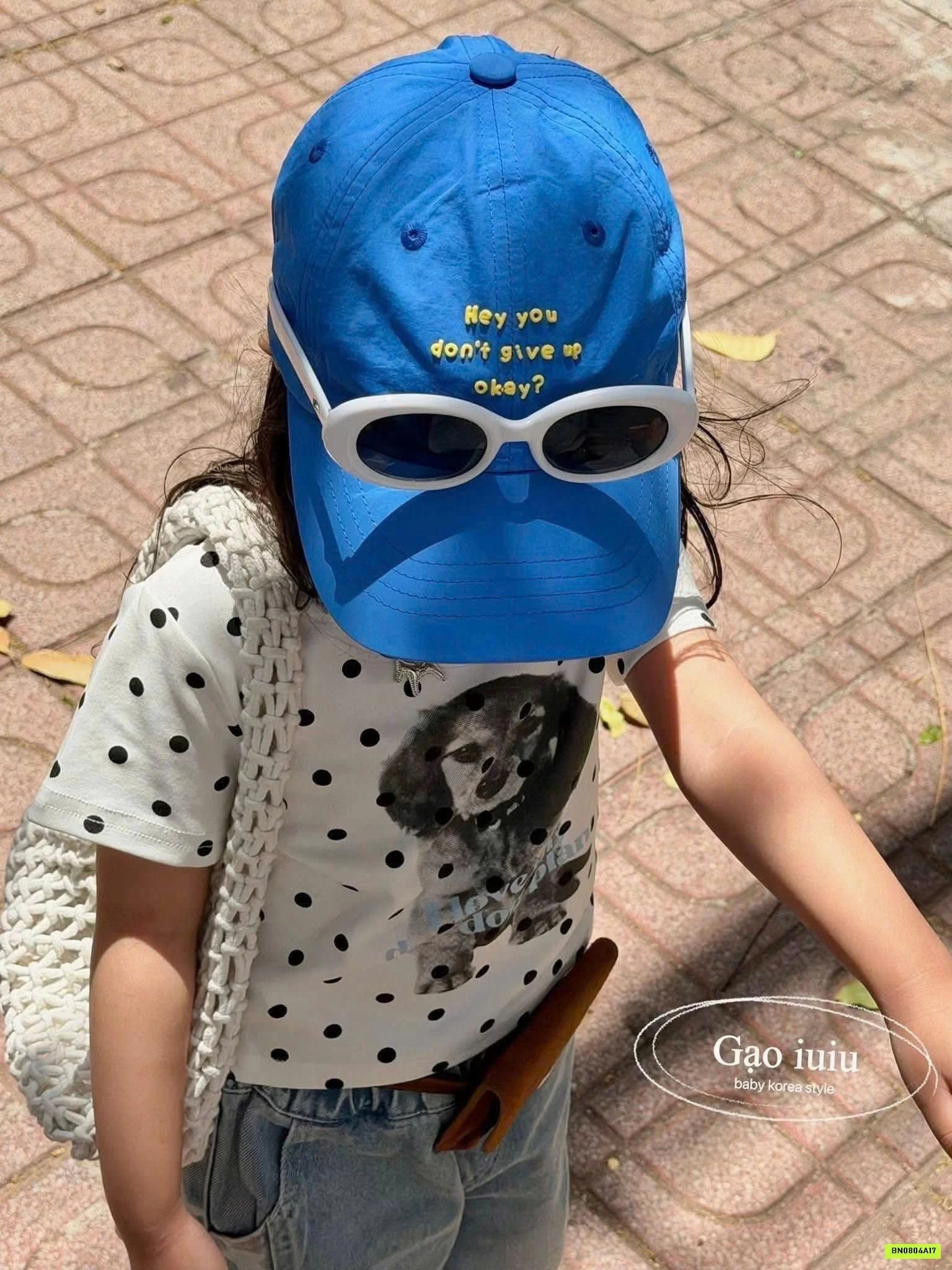 MŨ KẾT CHỮ NỔI