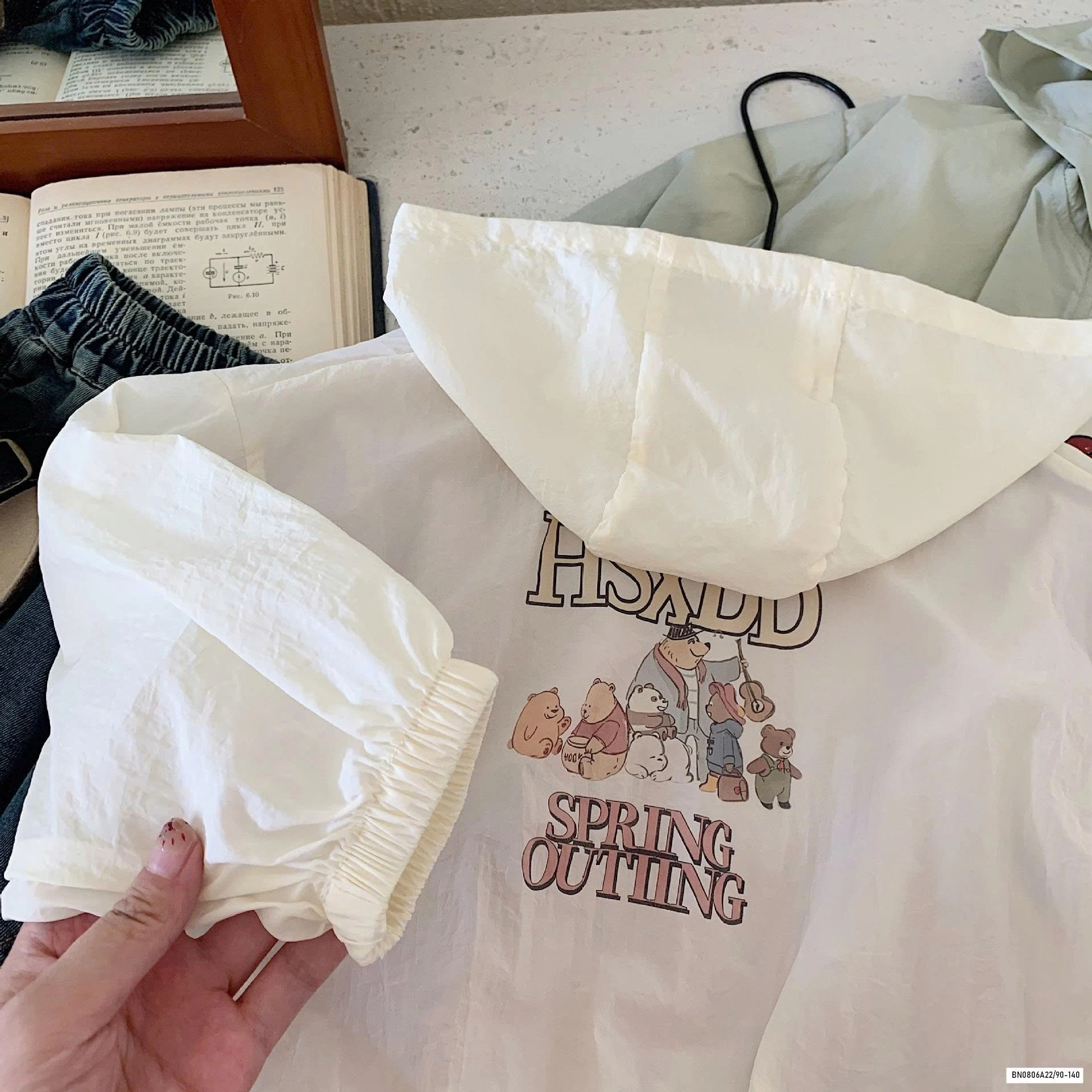 BST KHÓAC GIÓ MỎNG IN HÌNH