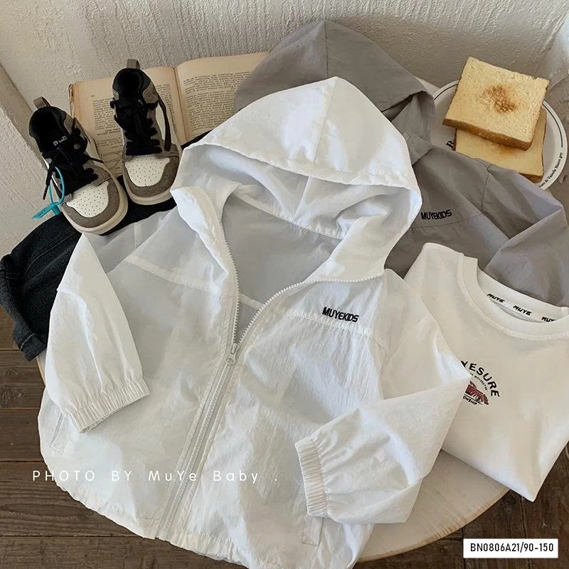 KHOÁC GIÓ MỎNG TRƠN MÀU THÊU CHỮ NGỰC