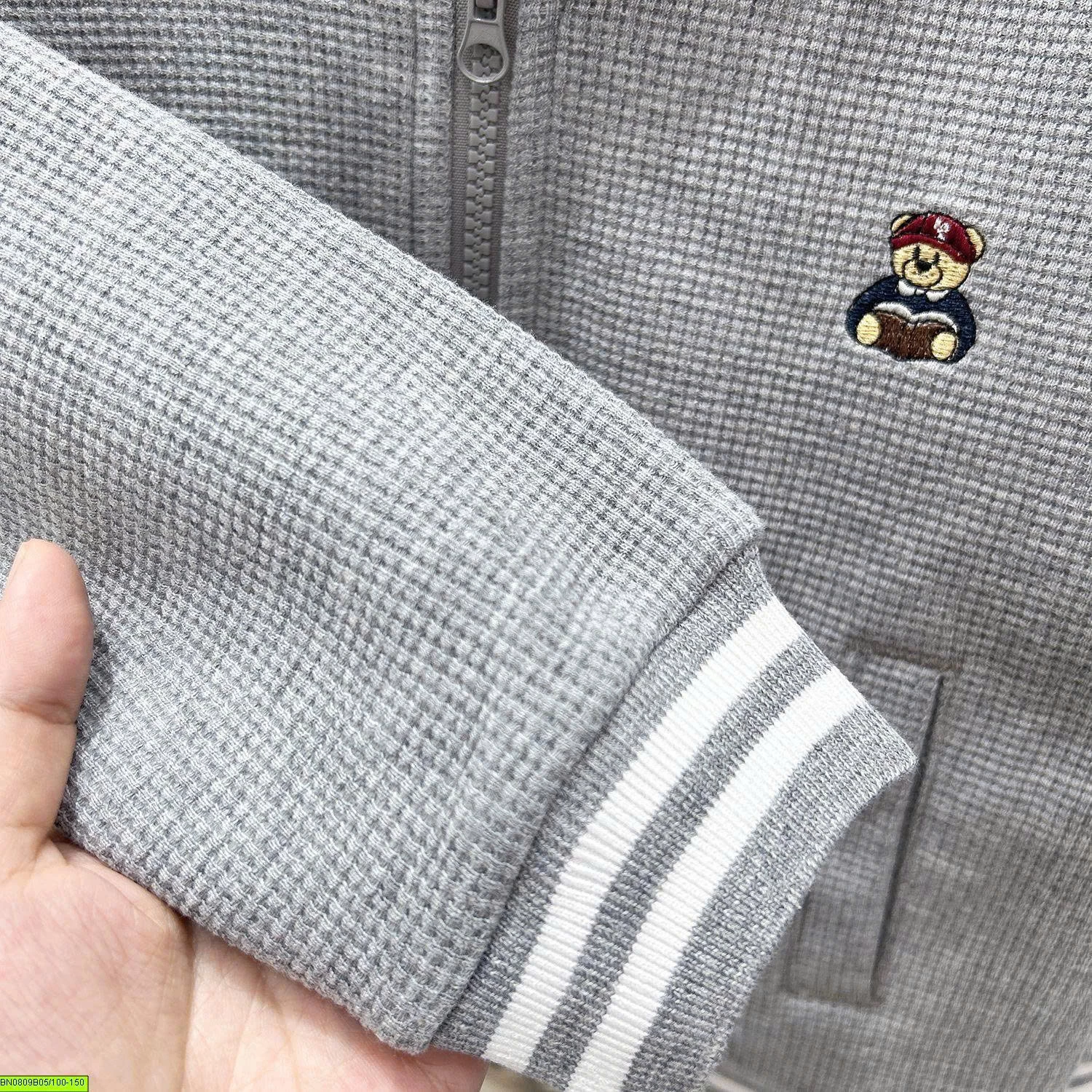 ÁO NỈ Ô VUỐNG LOGO GẤU KACADY