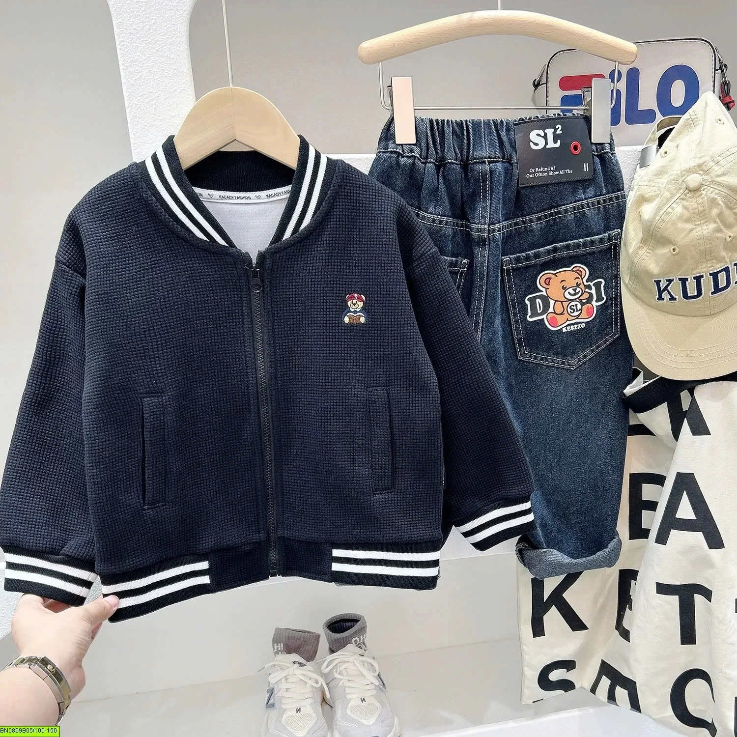 ÁO NỈ Ô VUỐNG LOGO GẤU KACADY
