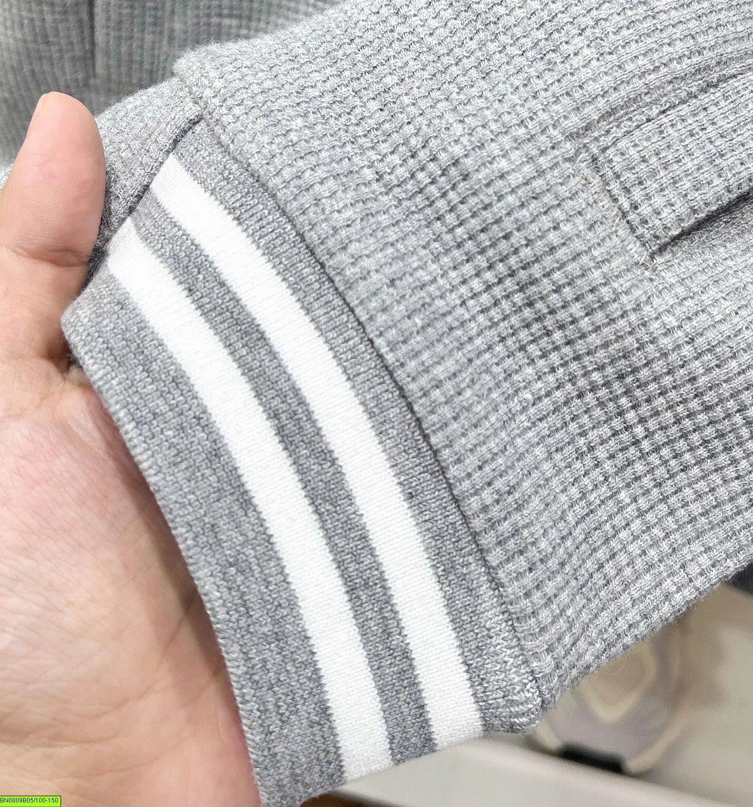 ÁO NỈ Ô VUỐNG LOGO GẤU KACADY