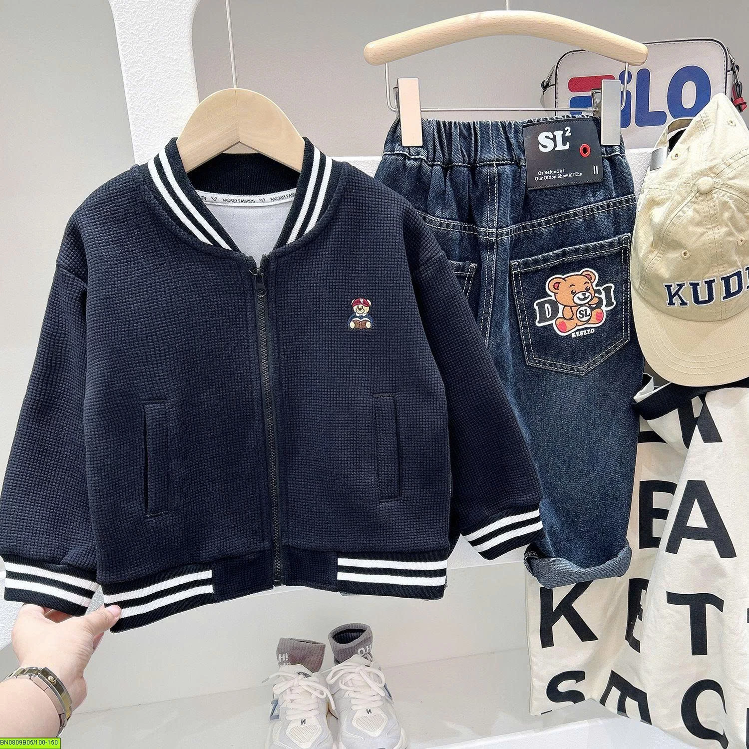 ÁO NỈ Ô VUỐNG LOGO GẤU KACADY