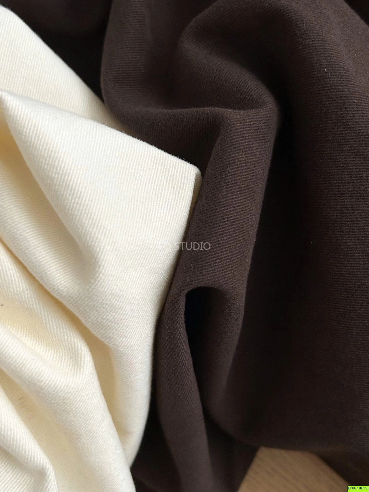 QUẦN KAKI ÔNG RỘNG GÂN TRƯỚC