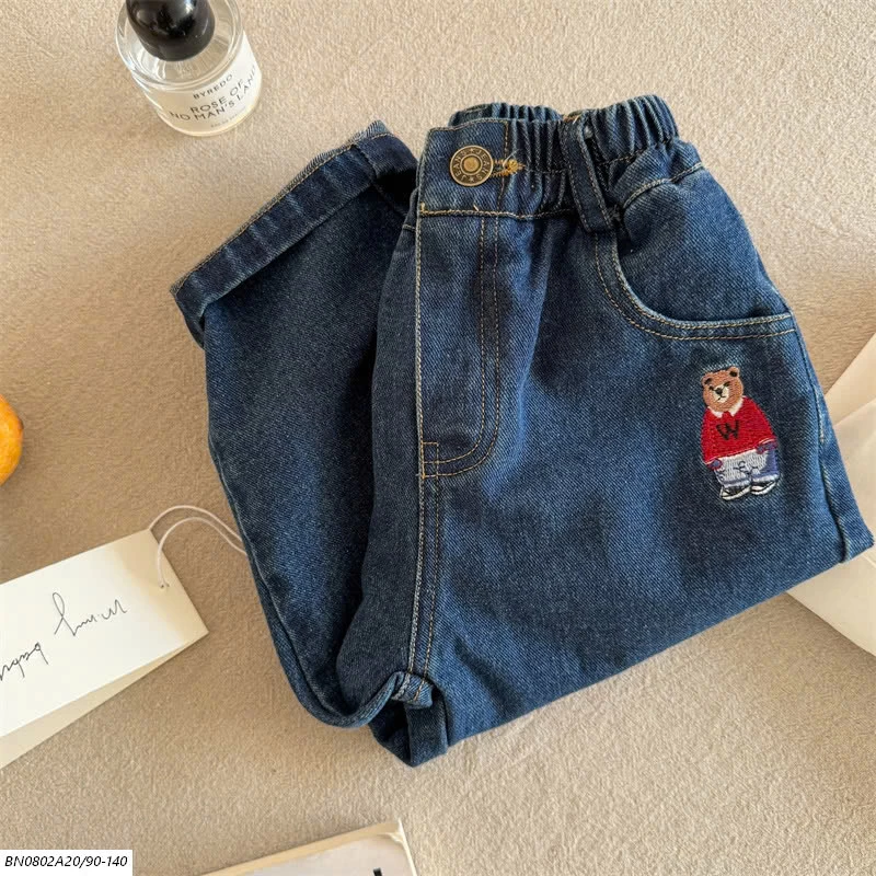 JEANS THÊU LOGO GẤU MMY