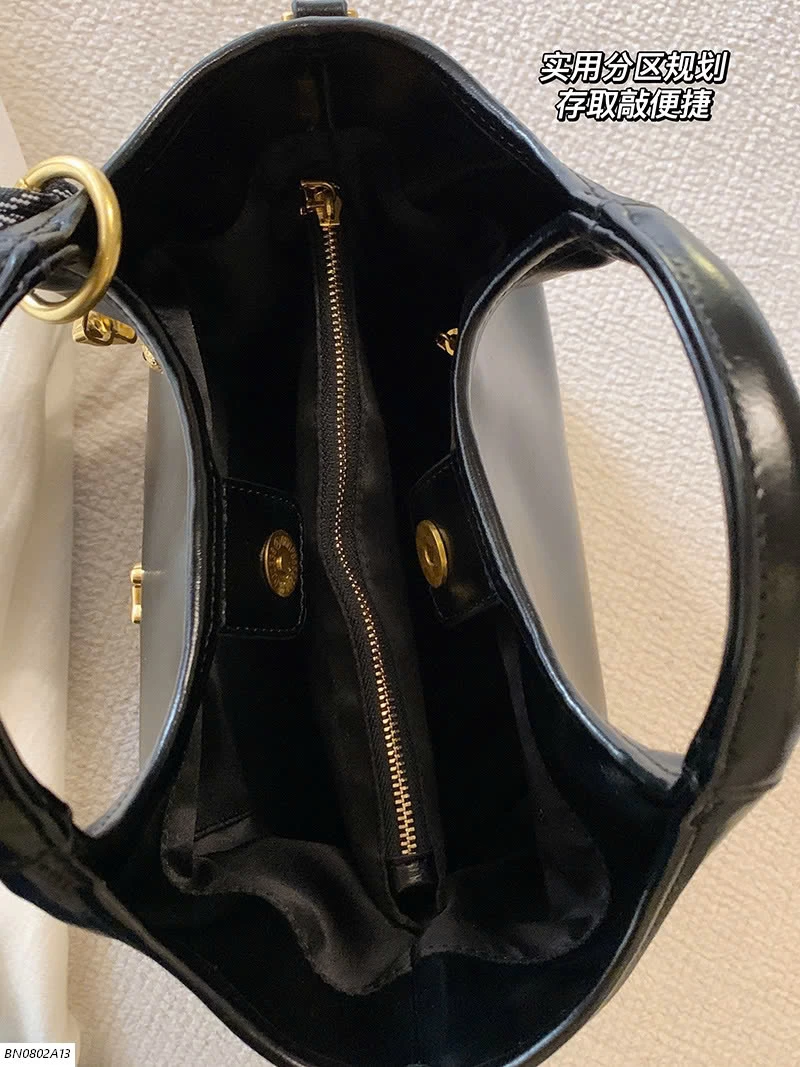 TÚI CHIO2ND ĐEN STICKER CÚN