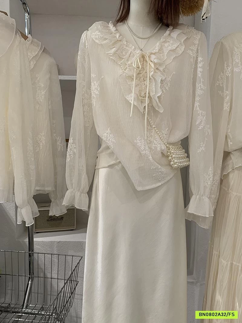 SƠ MI VOAN BÈO THÊU NỔI