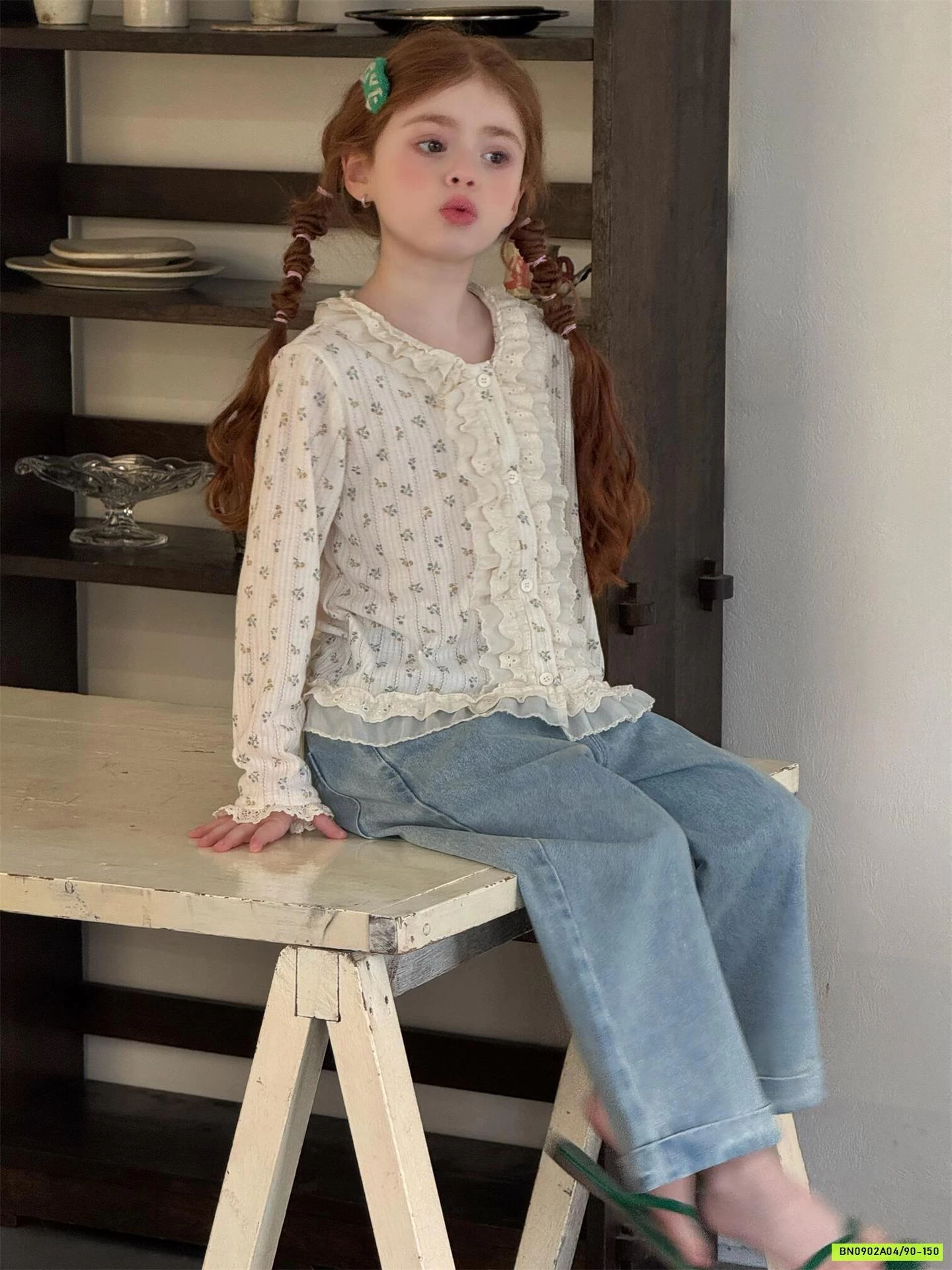 MONTOGHI HOA NHÍ VIỀN BÈO