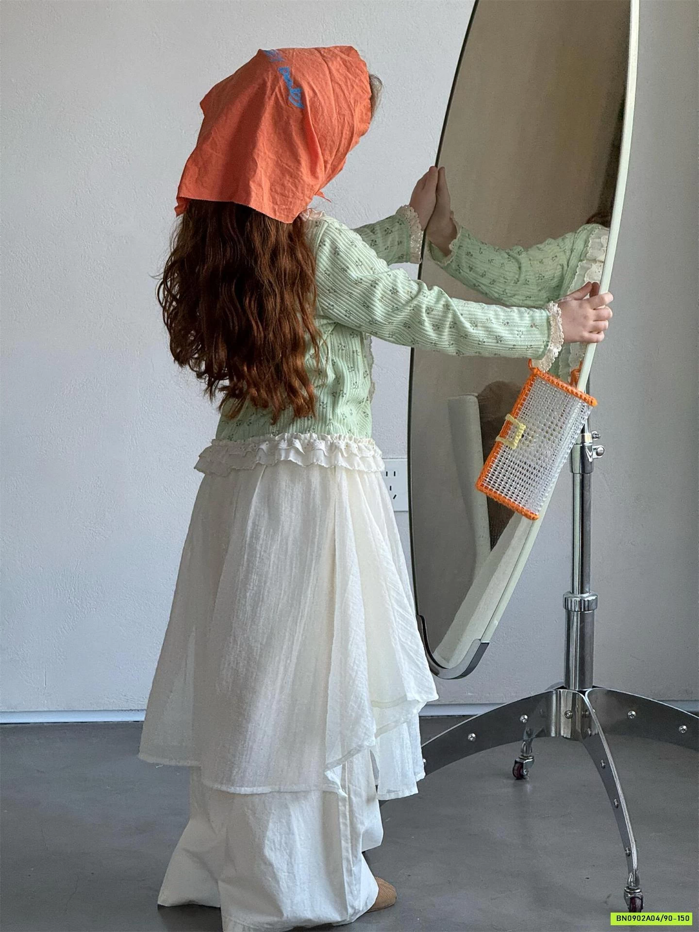 MONTOGHI HOA NHÍ VIỀN BÈO