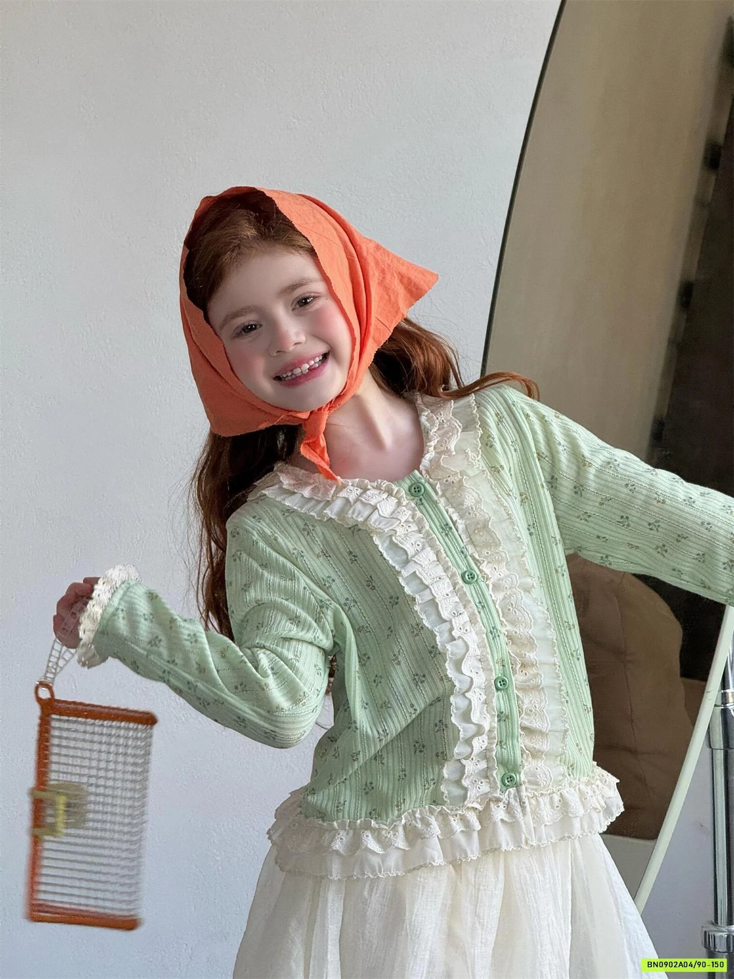 MONTOGHI HOA NHÍ VIỀN BÈO