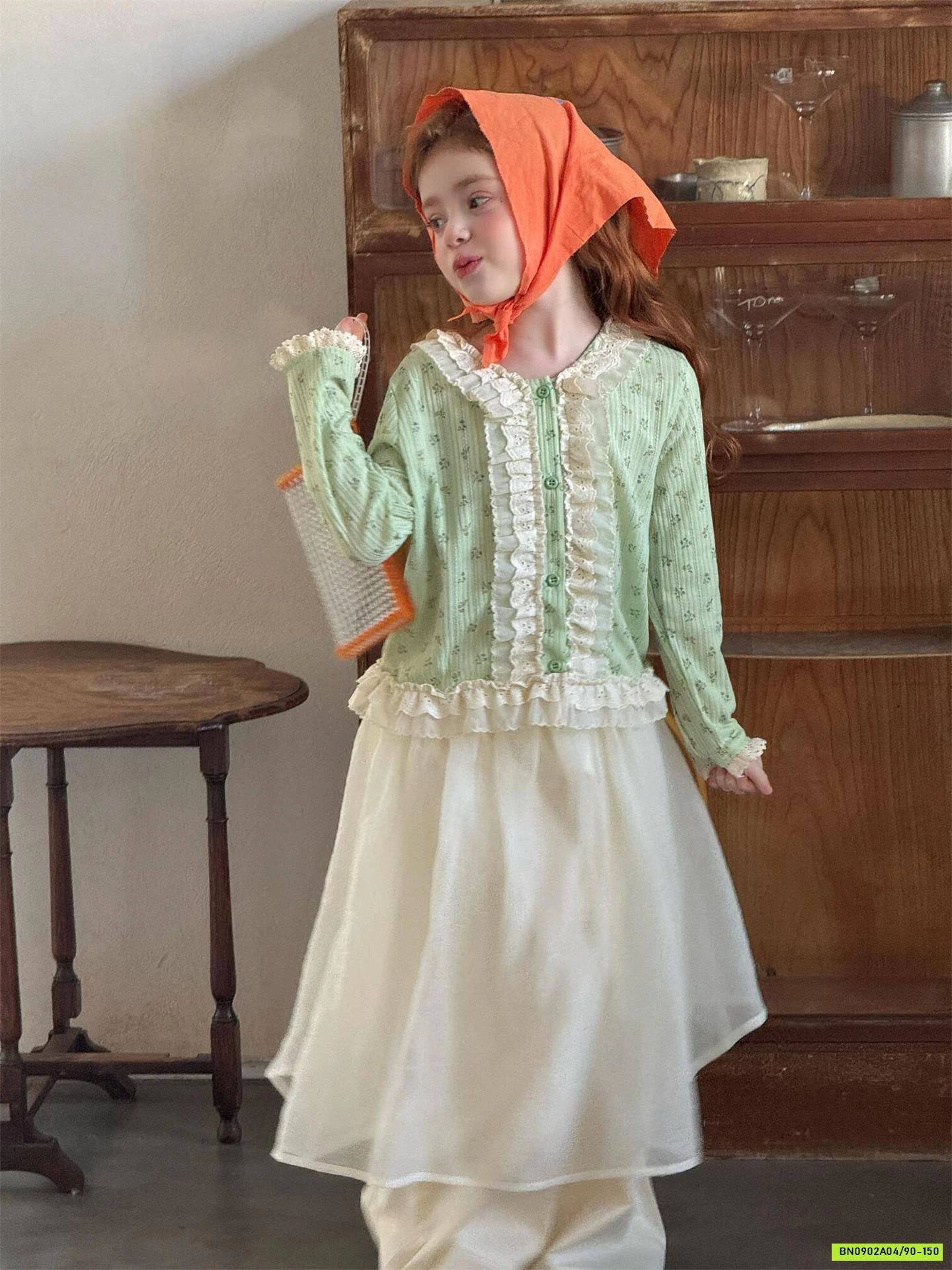 MONTOGHI HOA NHÍ VIỀN BÈO