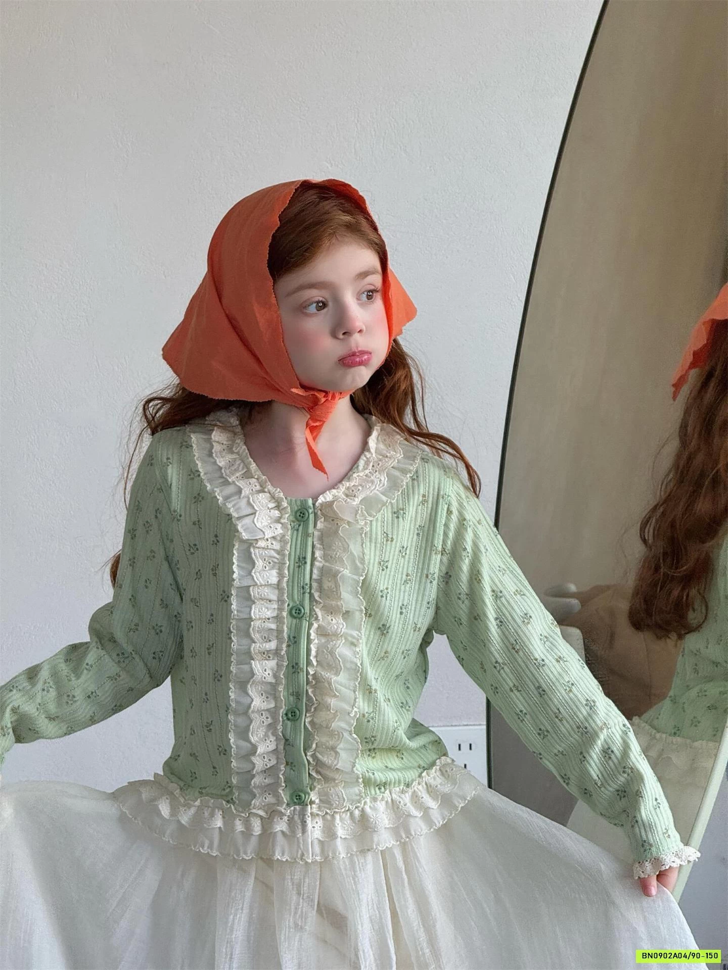 MONTOGHI HOA NHÍ VIỀN BÈO