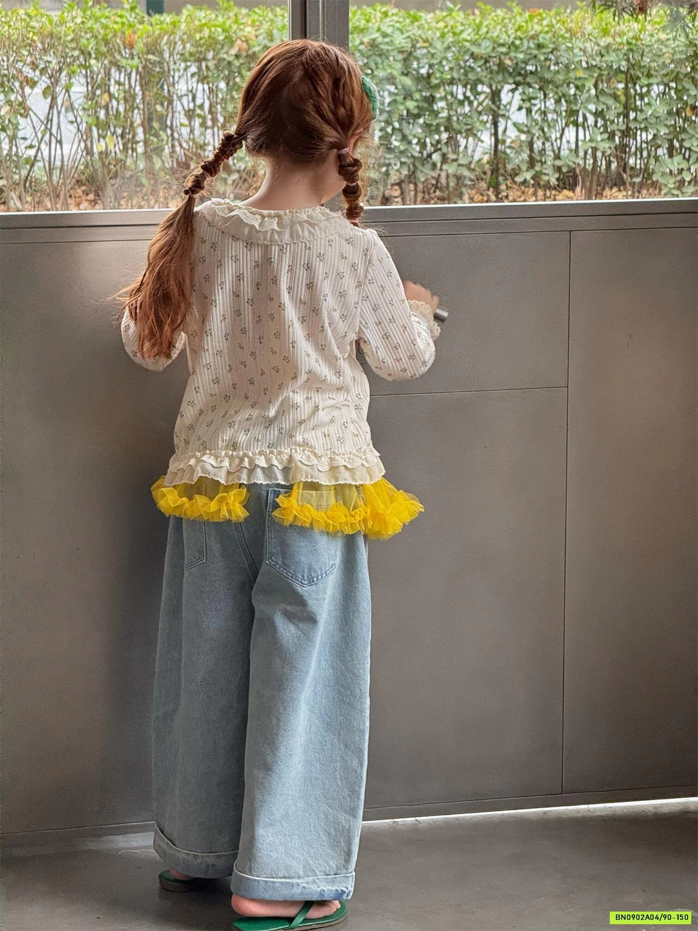 MONTOGHI HOA NHÍ VIỀN BÈO