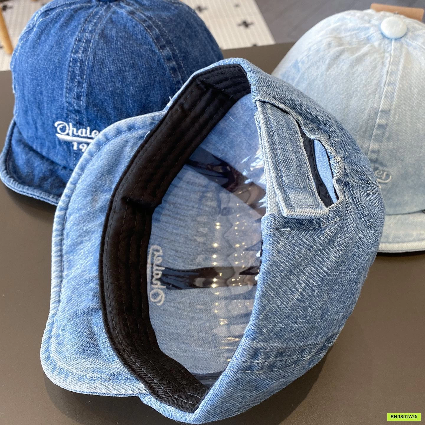 MŨ JEANS THÊU CHỮ