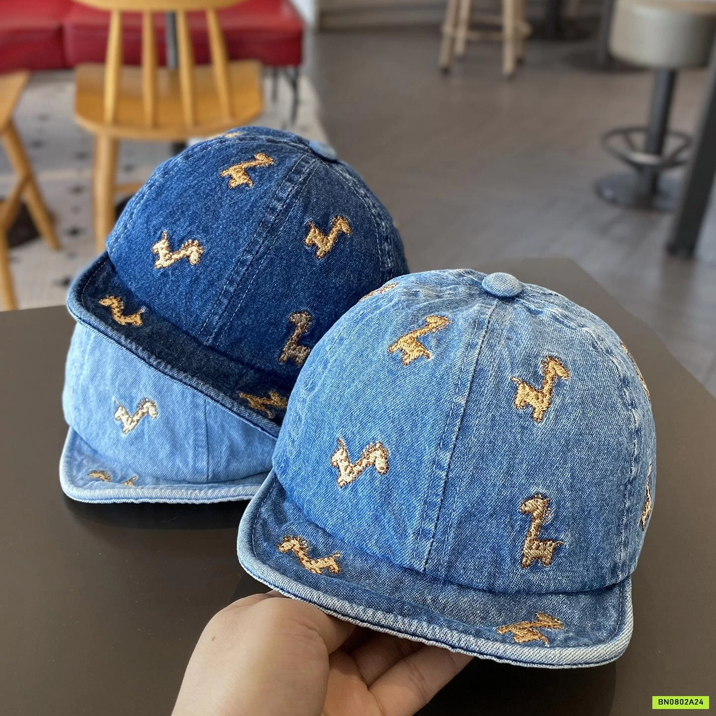 MŨ LƯỠI TRAI JEANS THÊU HƯƠU