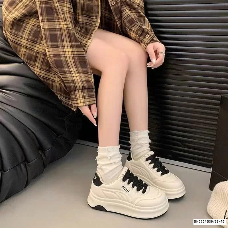 GIÀY THỂ THAO ĐỘN ĐẾ CHO NỮ