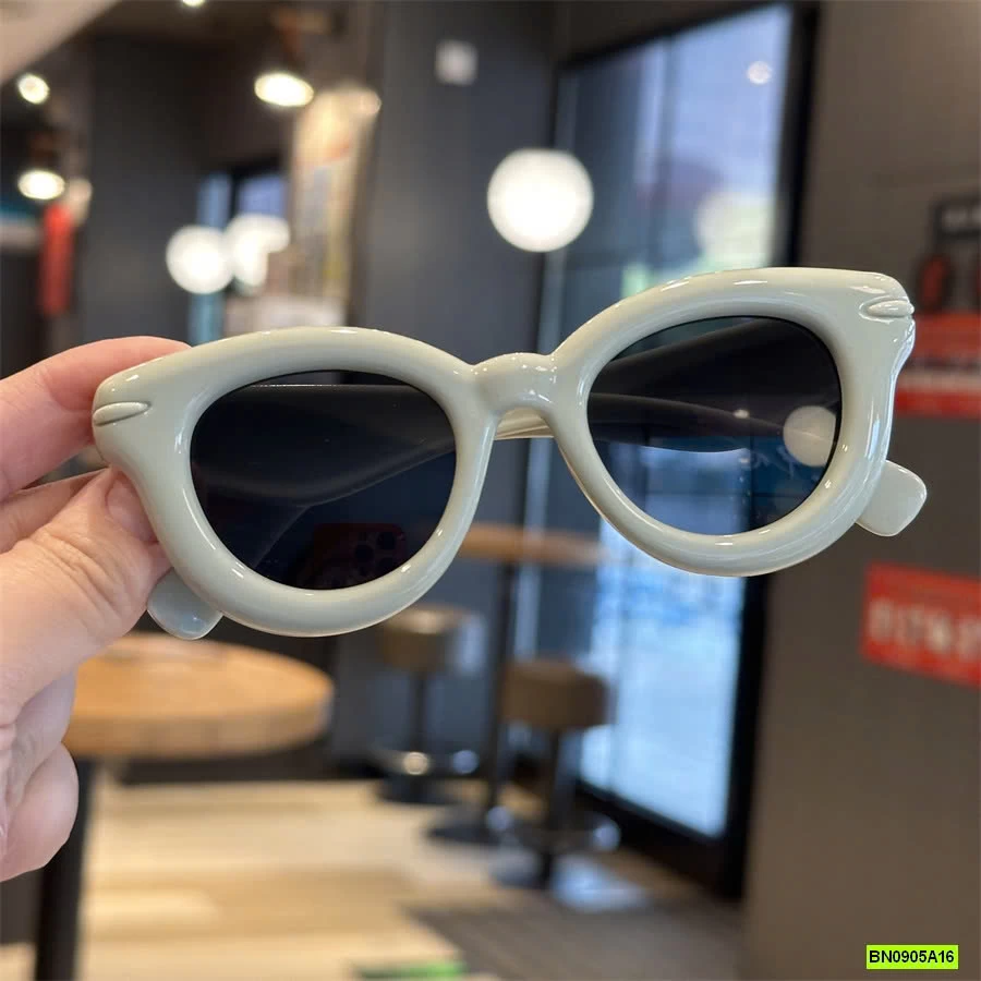 KÍNH RÂM VIỀN TO