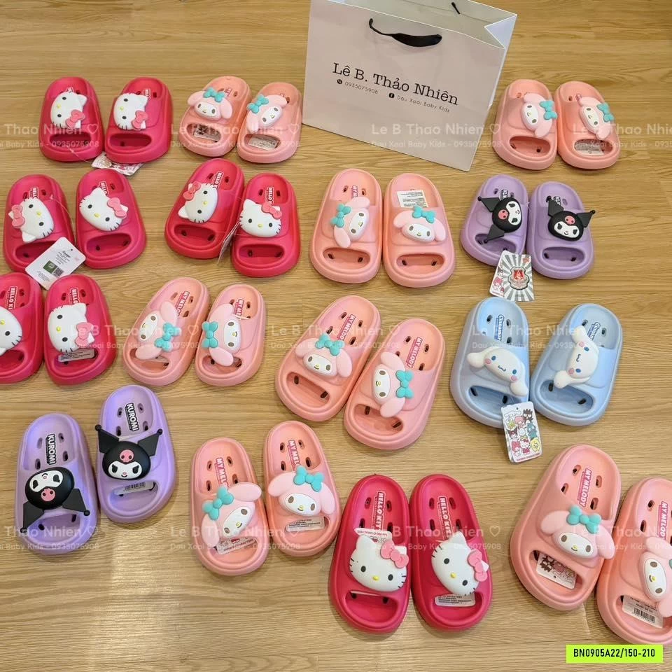 DÉP EVA ĐI TRONG NHÀ TẮM SANRIO