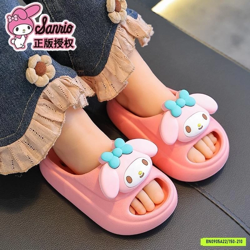 DÉP EVA ĐI TRONG NHÀ TẮM SANRIO