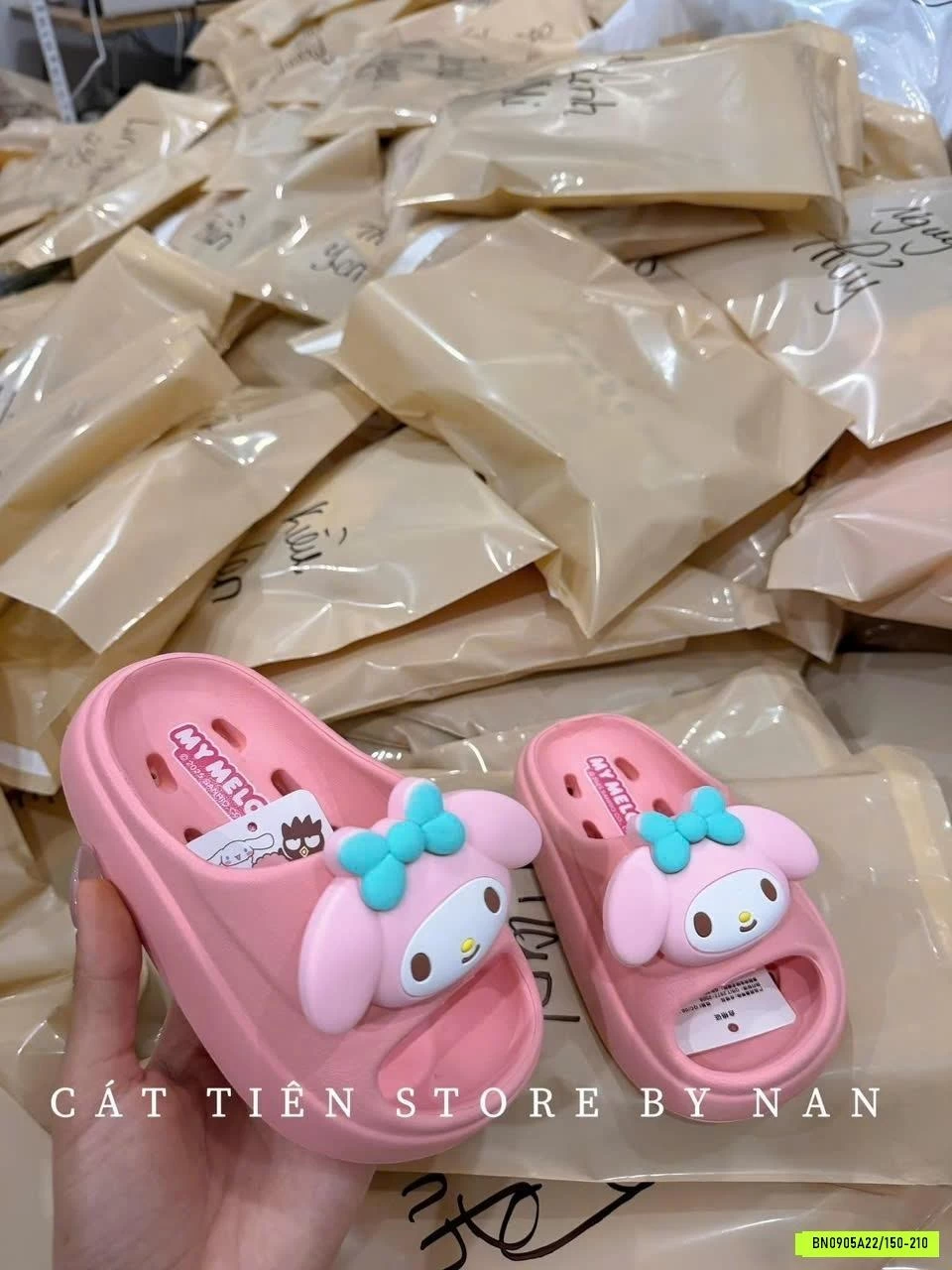 DÉP EVA ĐI TRONG NHÀ TẮM SANRIO