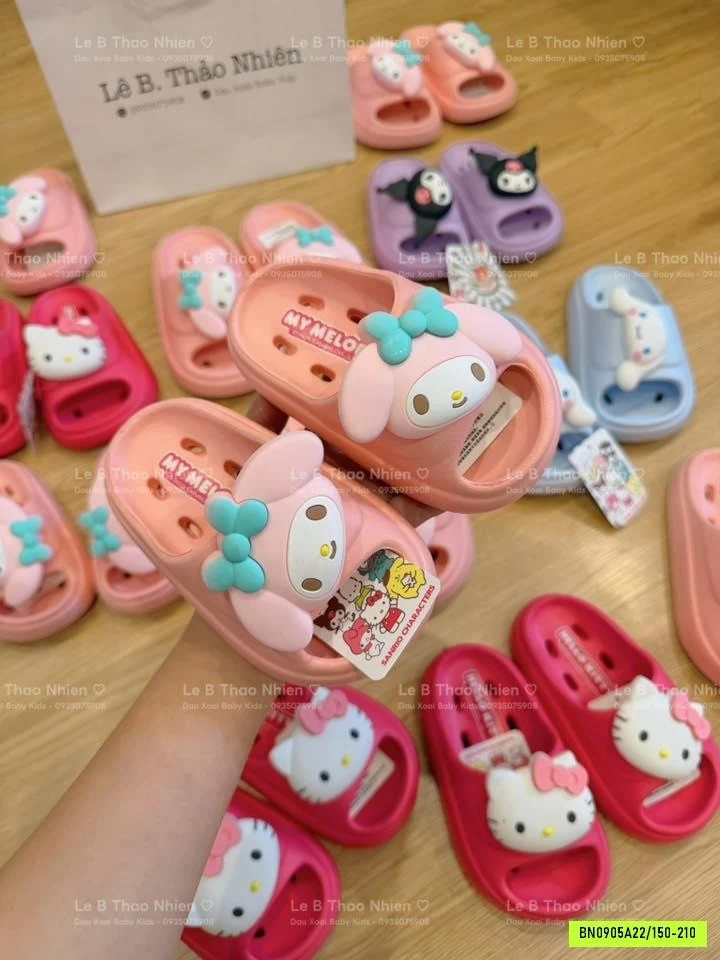DÉP EVA ĐI TRONG NHÀ TẮM SANRIO